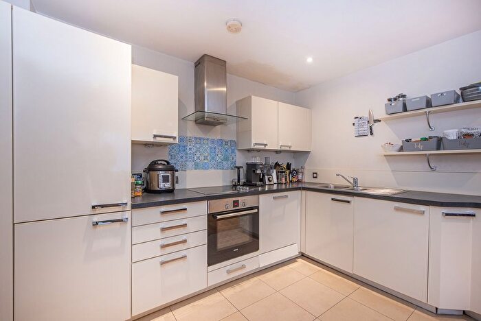 2 Bedroom Flat To Rent In Britannia Road, Surbiton, KT5