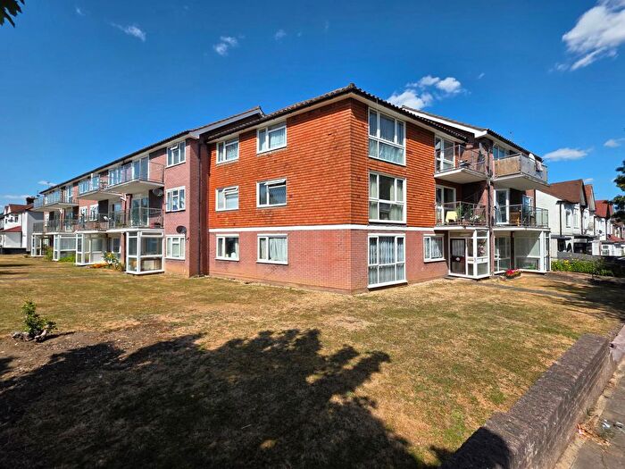 2 Bedroom Flat For Sale In Whitchurch Lane, Edgware, HA8