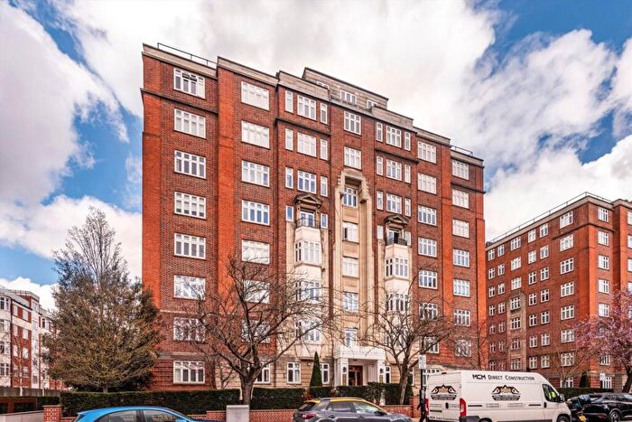 3 Bedroom Flat To Rent In Hall Road, St Johns Wood, NW8
