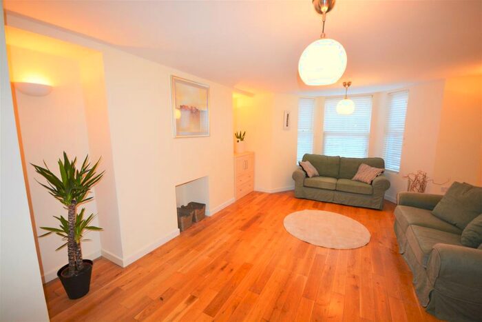 2 Bedroom Flat To Rent In Walter Road, City Centre, Swansea, SA1