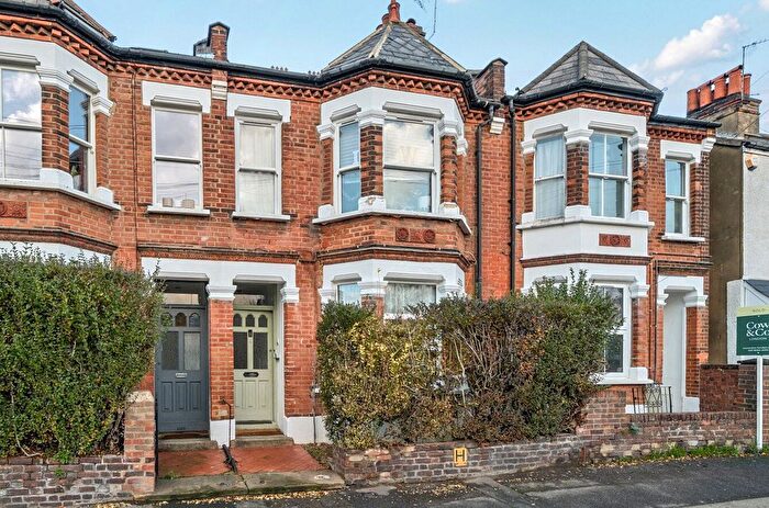 1 Bedroom Flat For Sale In Layton Road, Brentford, TW8