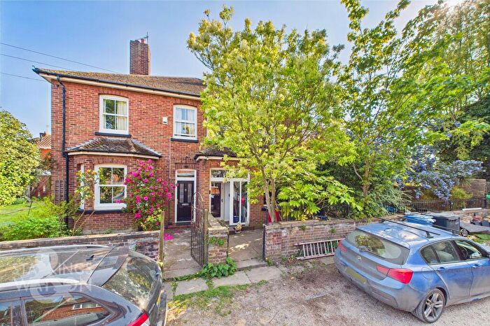 4 Bedroom Semi-Detached House For Sale In St. Bartholomews Close, Norwich, NR2