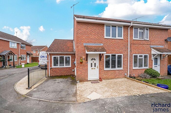 3 Bedroom Semi-Detached House For Sale In Burnet Close, Haydon Wick, Swindon, SN2