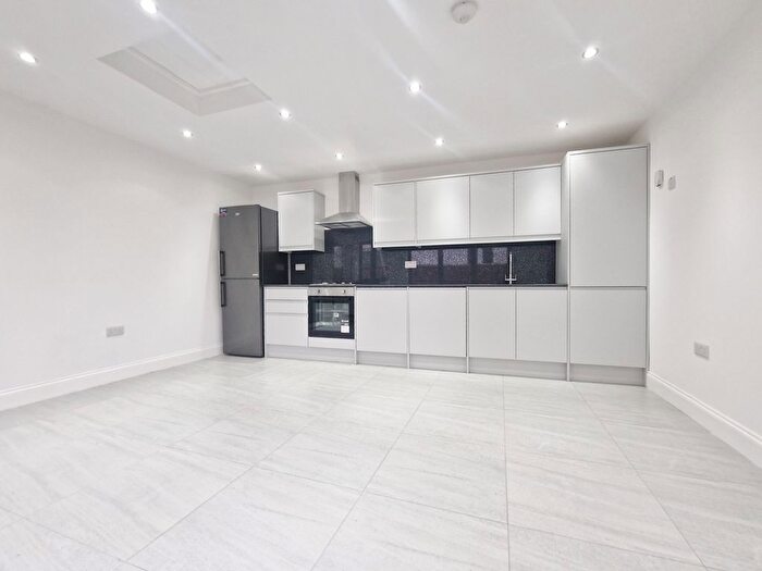 1 Bedroom Flat To Rent In Hamilton Avenue, Barkingside, Essex, Ad, Uk, IG6