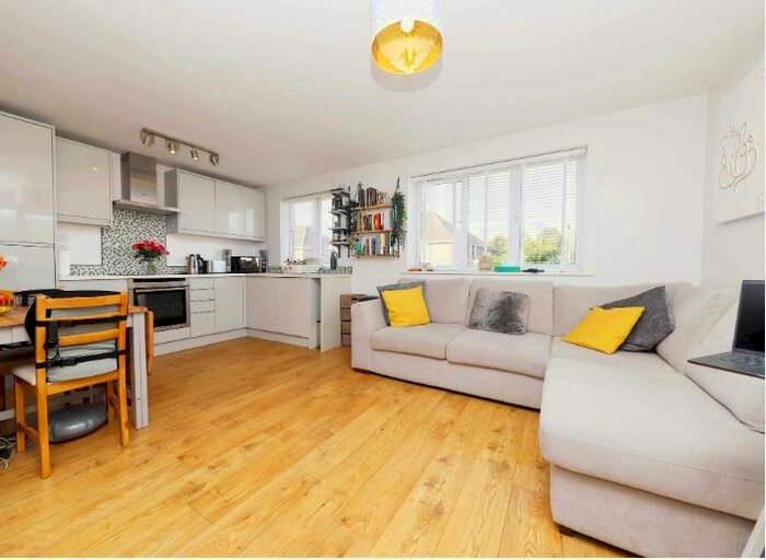 1 Bedroom Flat To Rent In Somerford Close, Pinner, HA5