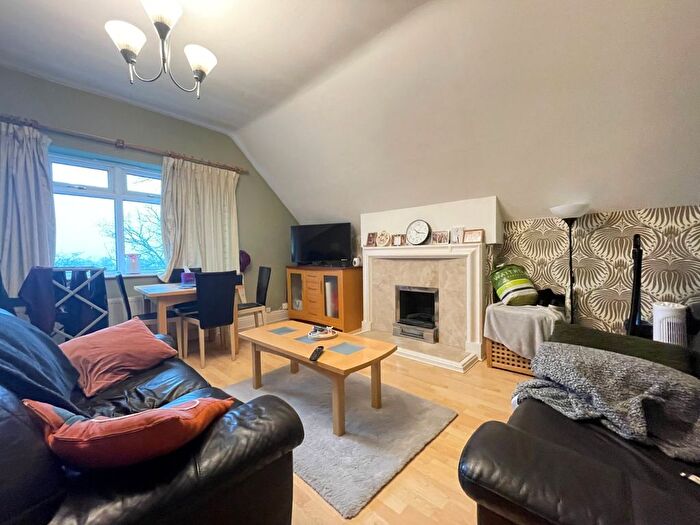 1 Bedroom Flat To Rent In Weetwood Lane, Weetwood, Leeds, LS16