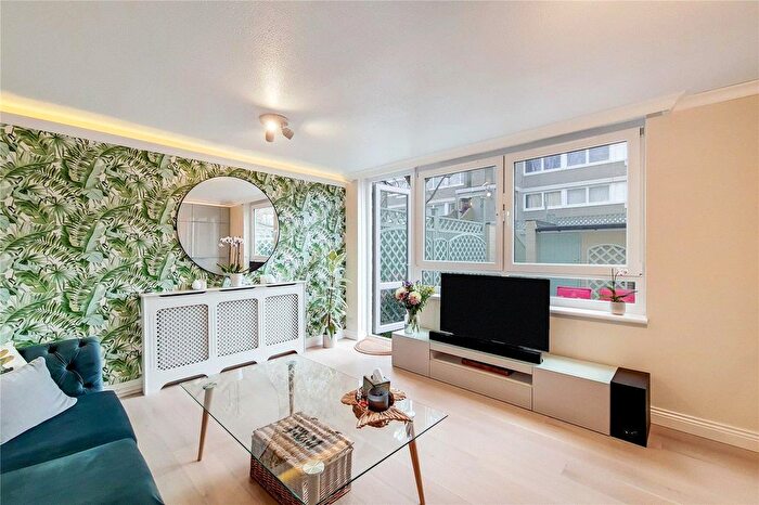 3 Bedroom Flat To Rent In Surrey Lane, Battersea Square, SW11