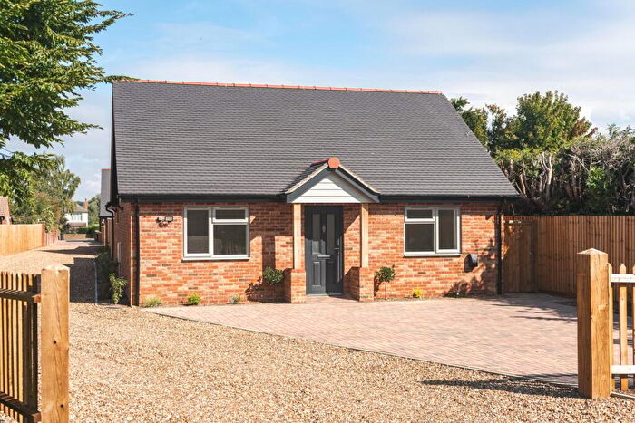 2 Bedroom Bungalow For Sale In Shefford Road, Shefford, SG17