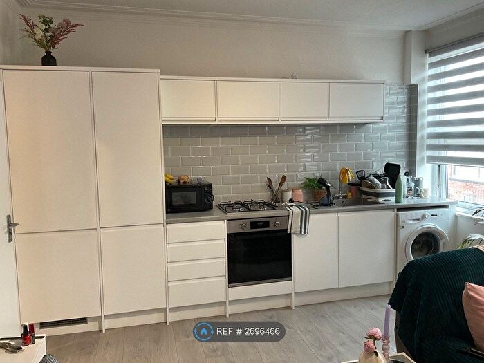 1 Bedroom Flat To Rent In Roman Place, Leeds, LS8