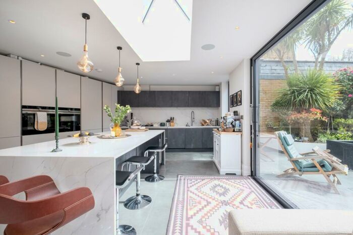 5 Bedroom Semi-Detached House To Rent In Surrey Lane, SW11