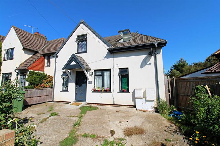 2 Bedroom Detached House For Sale In Barnehurst Avenue, Northumberland Heath, DA8