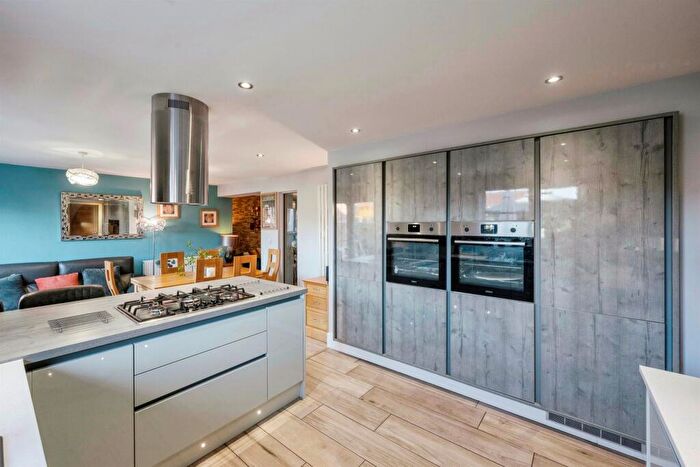 2 Bedroom Bungalow For Sale In Newhall Road, Kirk Sandall, Doncaster, DN3