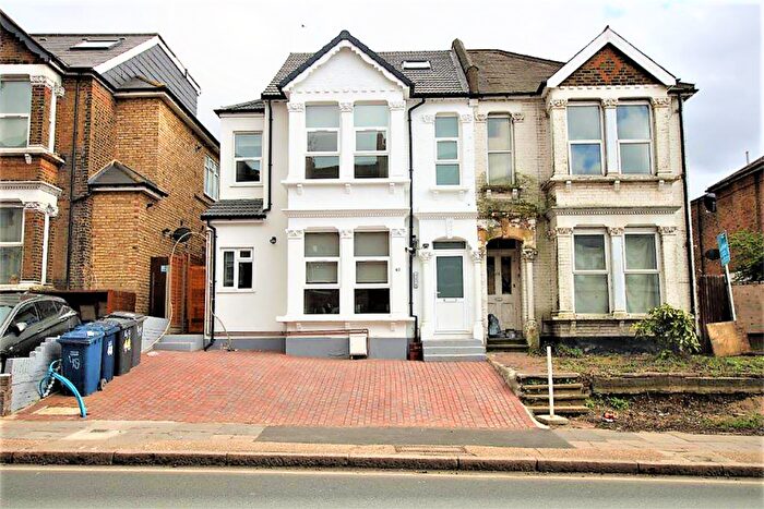 3 Bedroom Apartment To Rent In Station Road, Hendon, NW4