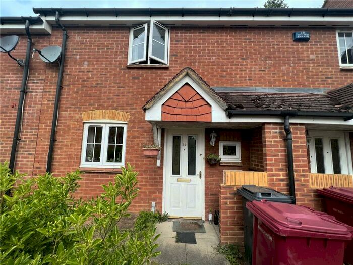 2 Bedroom House To Rent In Swallows Croft, Reading, Berkshire, RG1