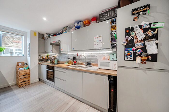 2 Bedroom Flat For Sale In Graham Road, London, SW19