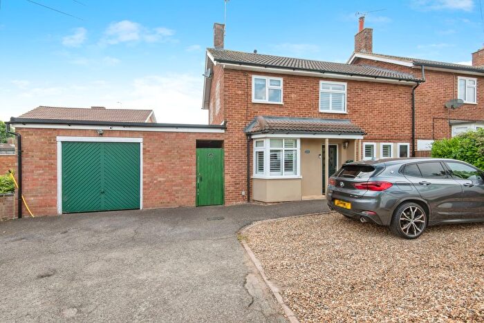 3 Bedroom End Of Terrace House For Sale In Kingswood Avenue, Hitchin, Hertfordshire, SG4