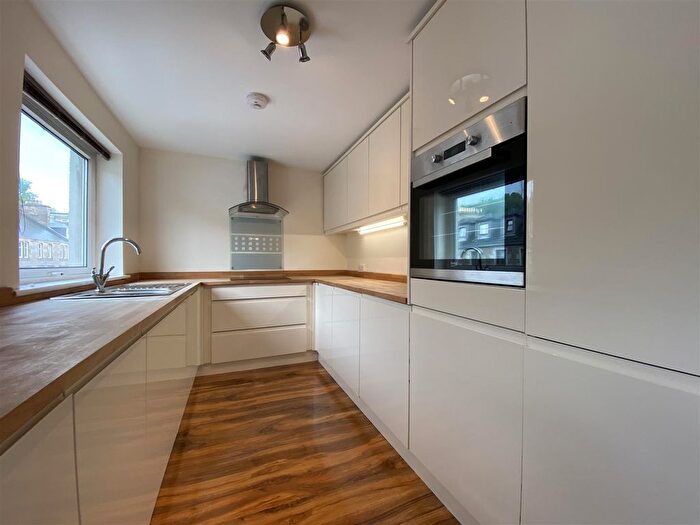 2 Bedroom Flat To Rent In Main Street, Perth, PH2