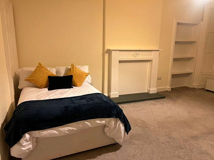 4 Bedroom Flat To Rent In Montague Street, Edinburgh, EH8