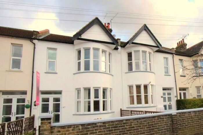 2 Bedroom Apartment To Rent In Chalkwell Park Drive, Leigh-on-Sea, Essex, SS9