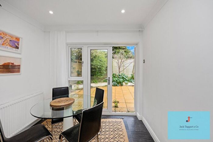 2 Bedroom Bungalow To Rent In Caisters Close, Hove, BN3