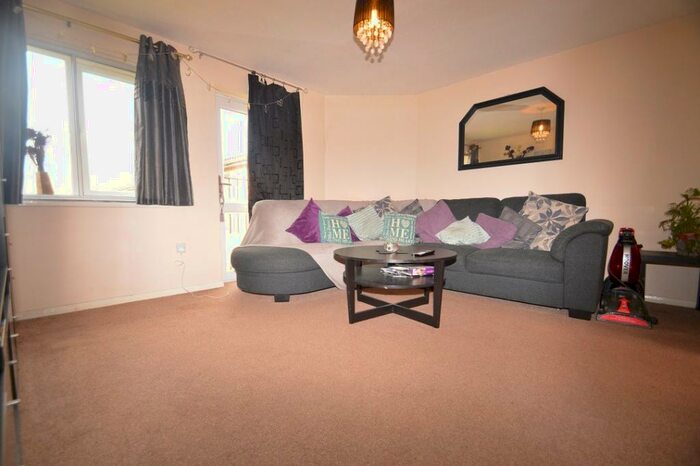 1 Bedroom Apartment To Rent In Victoria Court, Eastbridge, Slough, Berkshire, SL2
