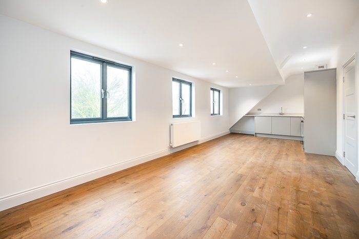 2 Bedroom Flat For Sale In Chatsworth Road, London, NW2