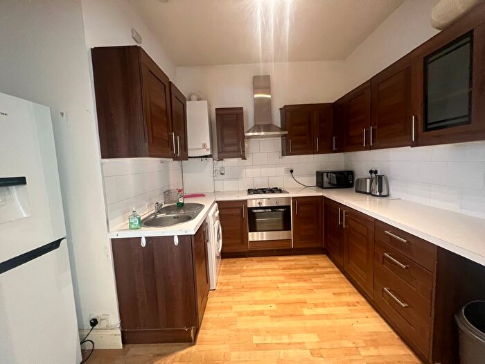3 Bedroom Flat To Rent In Nelson Street, Whitechapel, London, E1