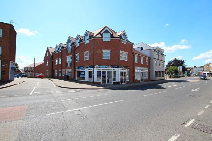 2 Bedroom Flat To Rent In Wycliffe Close, Cheshunt, EN8