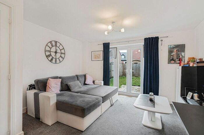 2 Bedroom Semi-Detached House For Sale In Hurrier Grove, Rossington, DN11