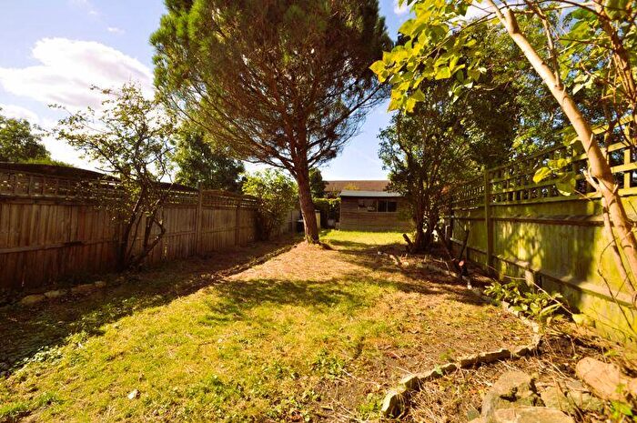 3 Bedroom Terraced House For Sale In Seaforth Avenue, Motspur Park, KT3