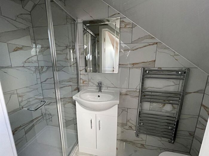 1 Bedroom Flat To Rent In Shrubbery Road, Southall, UB1