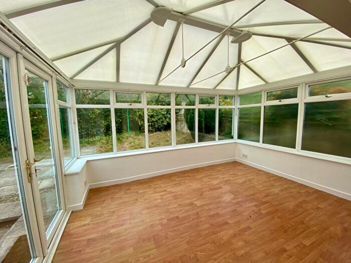 2 Bedroom Bungalow For Sale In Kingsdale Drive, Bradford, BD2