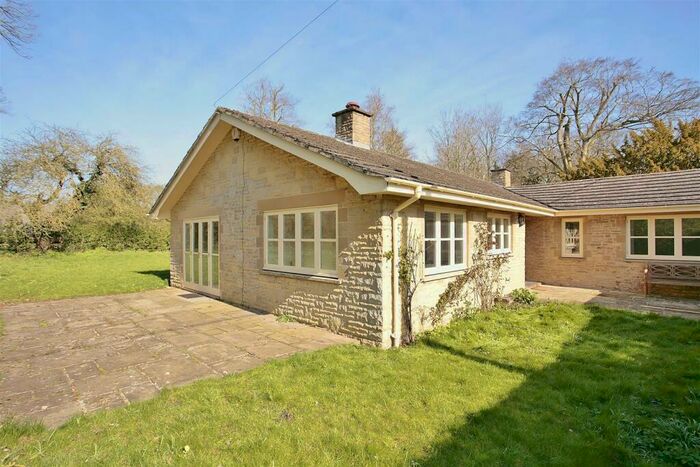 3 Bedroom Detached Bungalow To Rent In Weston Road, Bletchingdon, Kidlington, OX5