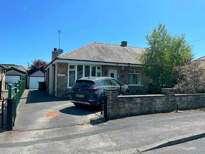 3 Bedroom Bungalow To Rent In Glenholm Road, Baildon, Shipley, West Yorkshire, Uk, BD17