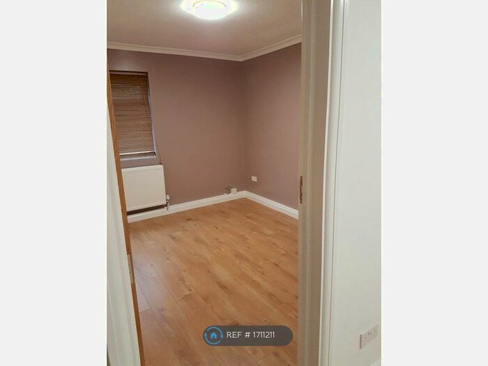 2 Bedroom Flat To Rent In North Finchley, London, N12