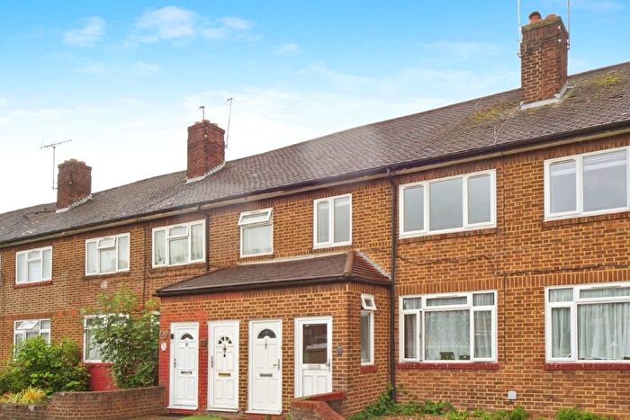 2 Bedroom Flat For Sale In Regal Court, London, N18