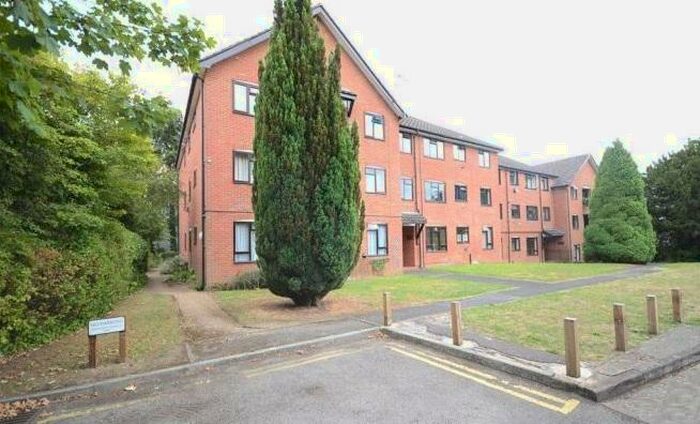 1 Bedroom Apartment To Rent In Clockhouse Road, GU14
