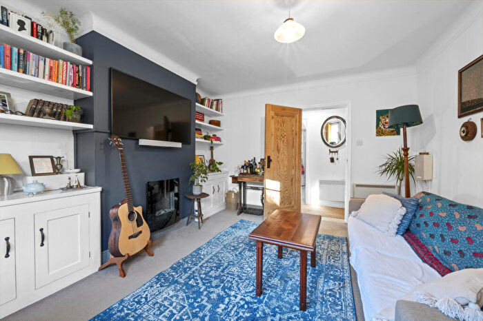 2 Bedroom Apartment For Sale In West Barnes Lane, New Malden, Raynes Park, KT3