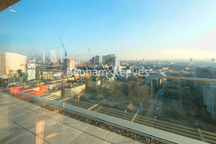 3 Bedroom Apartment To Rent In Rosemary Building, Royal Mint Gardens, E1