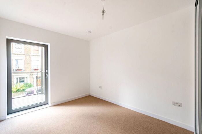 3 Bedroom Flat To Rent In Allcroft Road, Camden, London, NW5