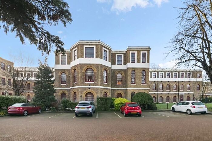 2 Bedroom Flat To Rent In West Park Road, Southall, UB2