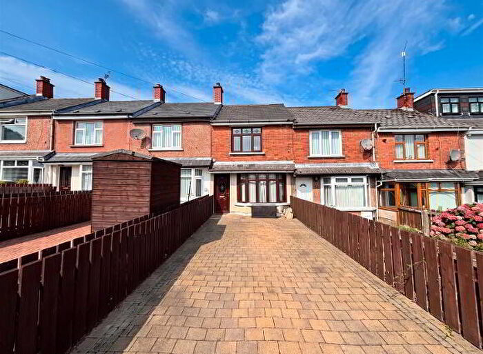 3 Bedroom Mid Terraced House For Sale In Holmdene Gardens, Belfast, BT14