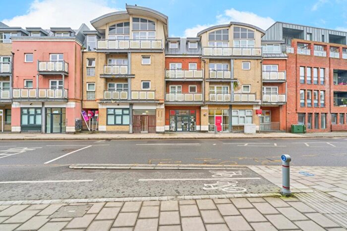 1 Bedroom Flat For Sale In London Road, Kingston Upon Thames, KT2