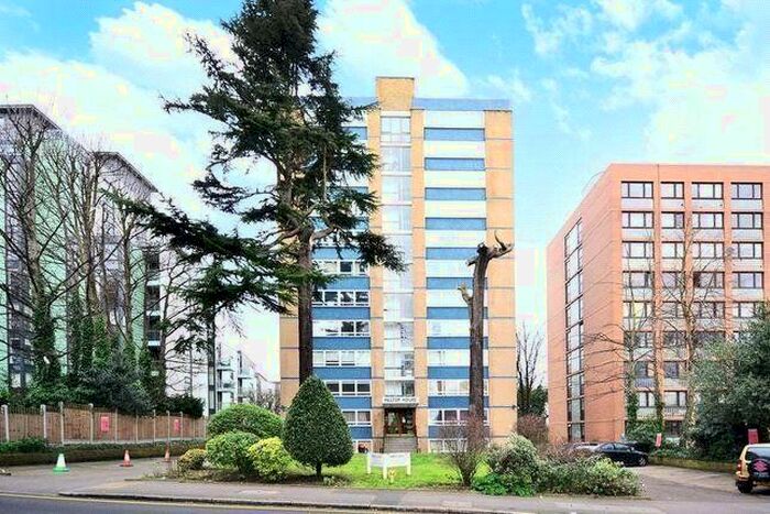 Studio To Rent In Hilltop House, Hornsey Lane, Highgate, London, N6