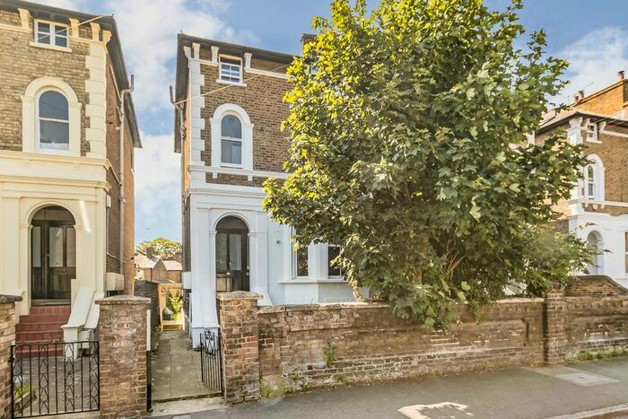 1 Bedroom Flat To Rent In Knights Park, Kingston Upon Thames, KT1