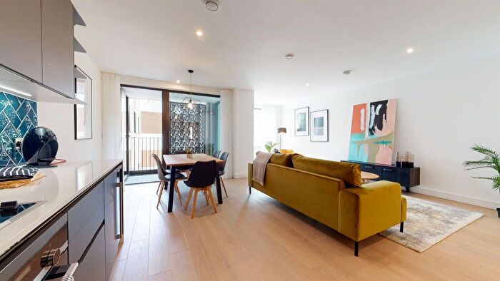 3 Bedroom Flat To Rent In Gorsuch Place, London, E2