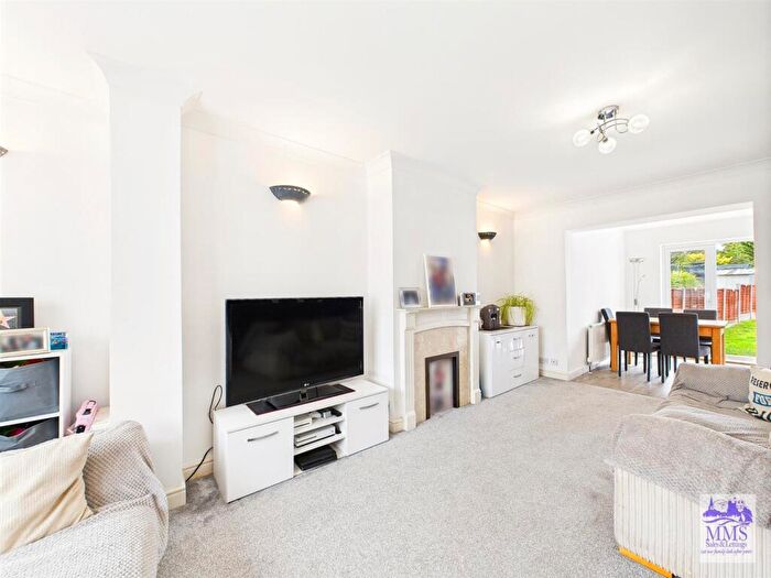 5 Bedroom Semi-Detached House For Sale In Oak Road, Strood, ME2