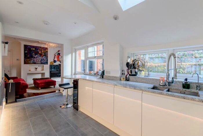 2 Bedroom End Of Terrace House To Rent In Leas Road, Guildford, GU1