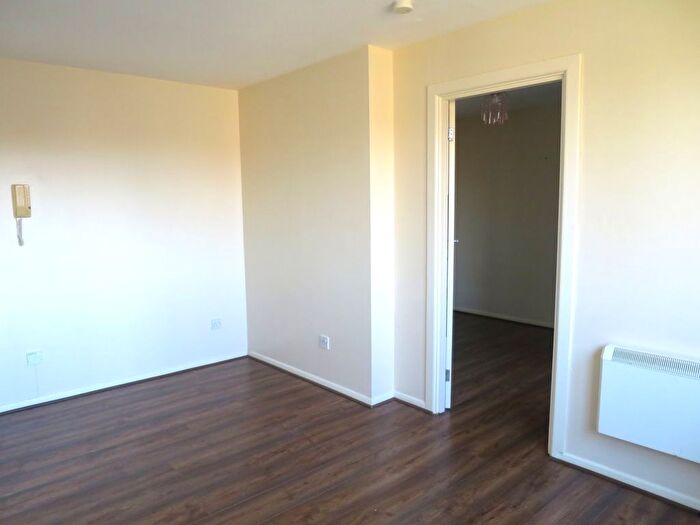 1 Bedroom Studio To Rent In Larmans Road, Enfield, EN3