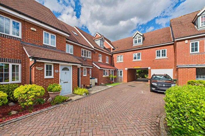 2 Bedroom Flat For Sale In Alford Close, Sandhurst, Berkshire, GU47